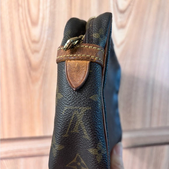 Auth LOUIS VUITTON Monogram Compiegne 23 Clutch Bag - Picture 5 of 15